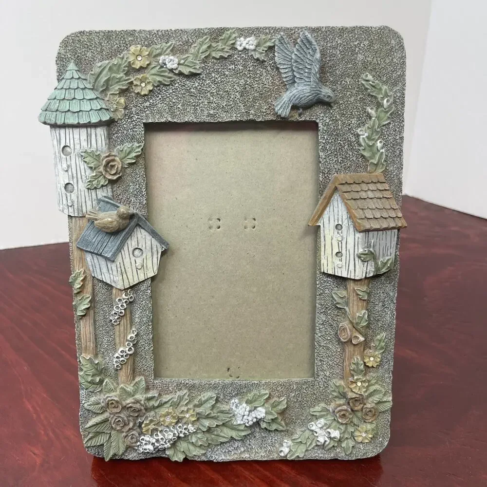 BIRDHOUSE THEMED RESIN HANDPAINTED 3D TABLE TOP PICTURE FRAME